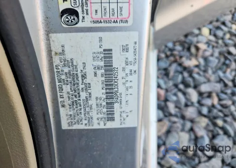 2012 Ford Fusion Hybrid z USA, uszkodzony, nr VIN 3FADP0L33CR242522